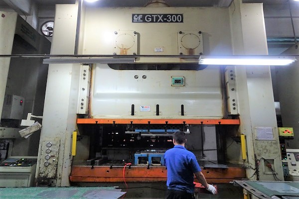 沖壓300T -五金沖壓-誠瑞豐 沖壓300T -五金沖壓-誠瑞豐
