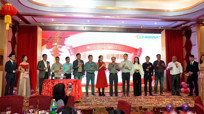 員工祝酒 員工祝酒