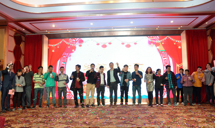 特等獎(jiǎng)和現(xiàn)金獎(jiǎng)得主合影 特等獎(jiǎng)和現(xiàn)金獎(jiǎng)得主合影